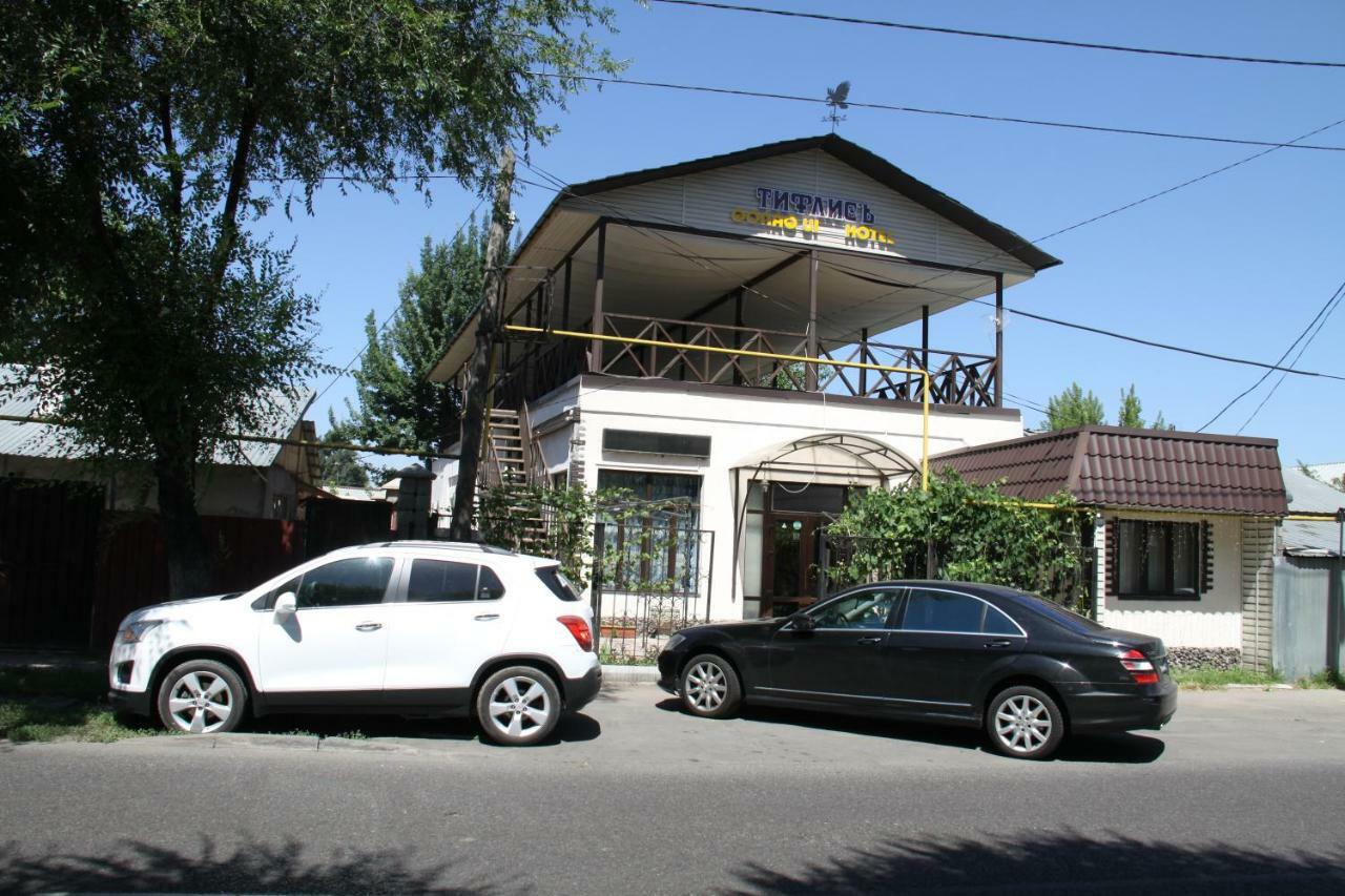 Tiflis Hotel Almaty Bagian luar foto